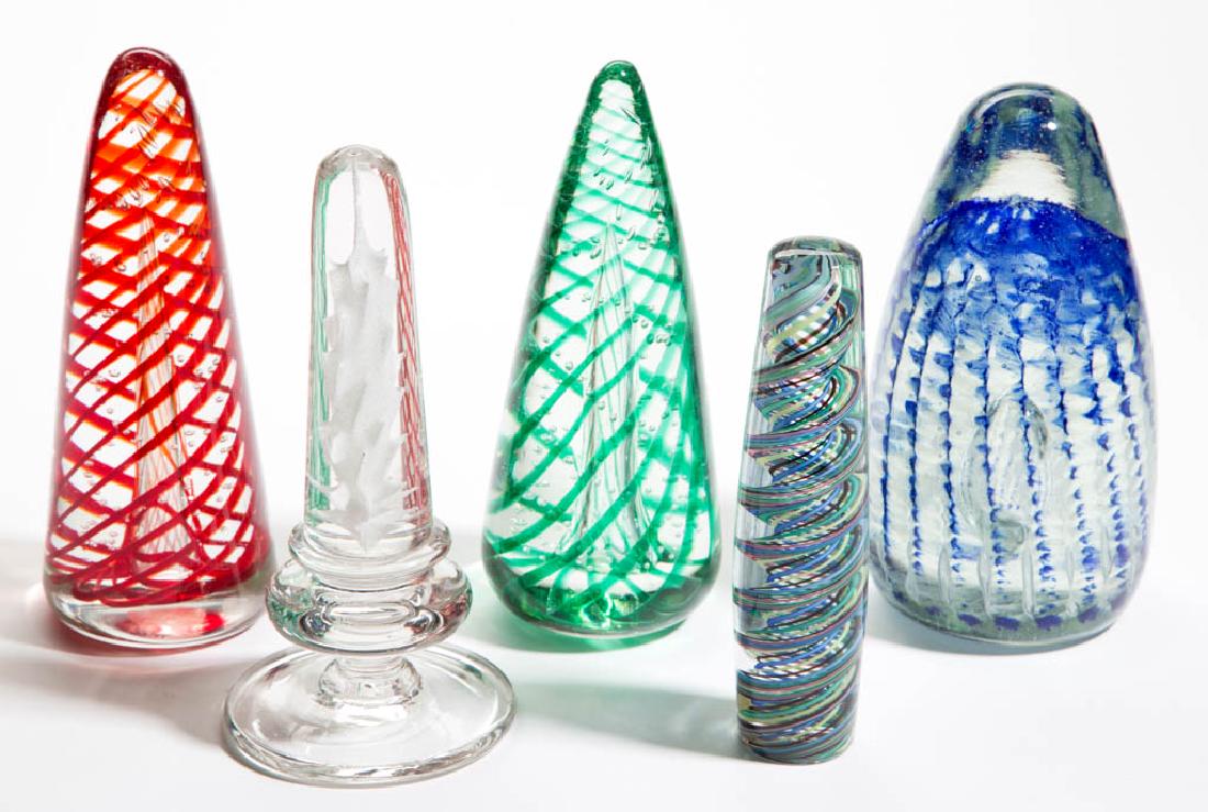 ASSORTED GLASS MANTLE ORNAMENTS / OBELISKS, LOT OF FIVE (1 of 1)