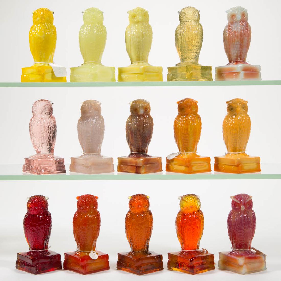 DEGENHART GLASS OWL FIGURES, LOT OF 15: DEGENHART GLASS OWL FIGURES, LOT OF 15, various shades of red and yellow, including a Bloody Mary / Tomato, a Bittersweet Slag, a Buttercup, a Lemon, and an Amberina. Each with Degenhart "D" mark. Cry