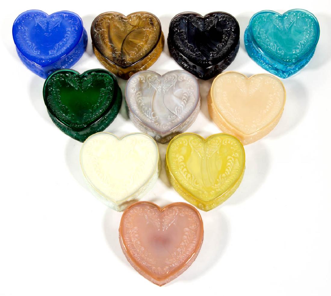 DEGENHART GLASS HEART JEWEL BOXES, LOT OF TEN: DEGENHART GLASS HEART JEWEL BOXES, LOT OF TEN, various colors, including a Lemon Opal, a Custard Slag, a Chocolate Slag / Caramel Slag, a Charcoal, a blue opalescent example, and an Emerald or similar
