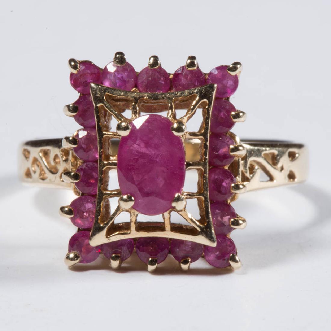 VINTAGE 10K GOLD AND RUBY LADY'S RING (1 of 3)