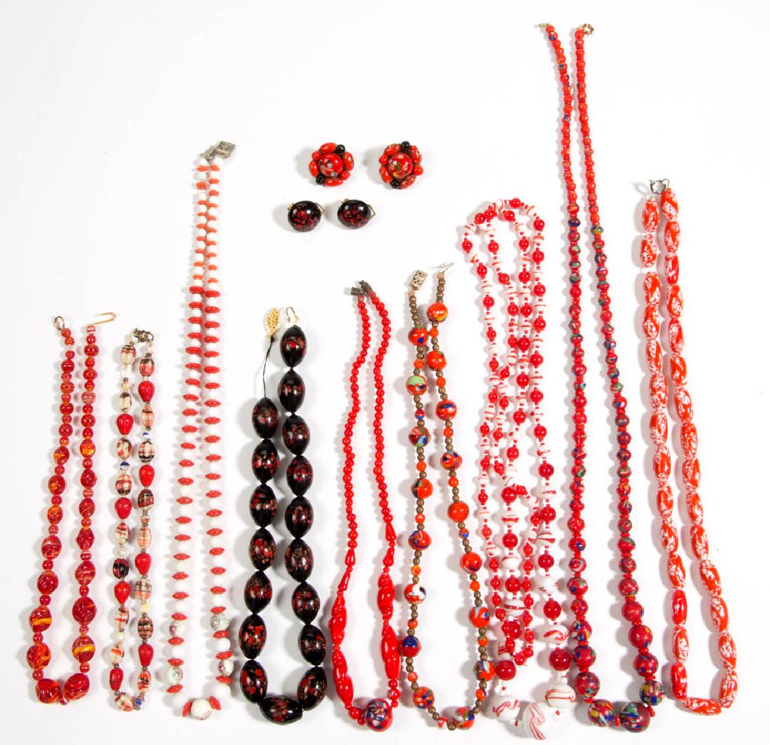 ASSORTED ANTIQUE / VINTAGE MOLDED GLASS BEAD COSTUME (1 of 4)