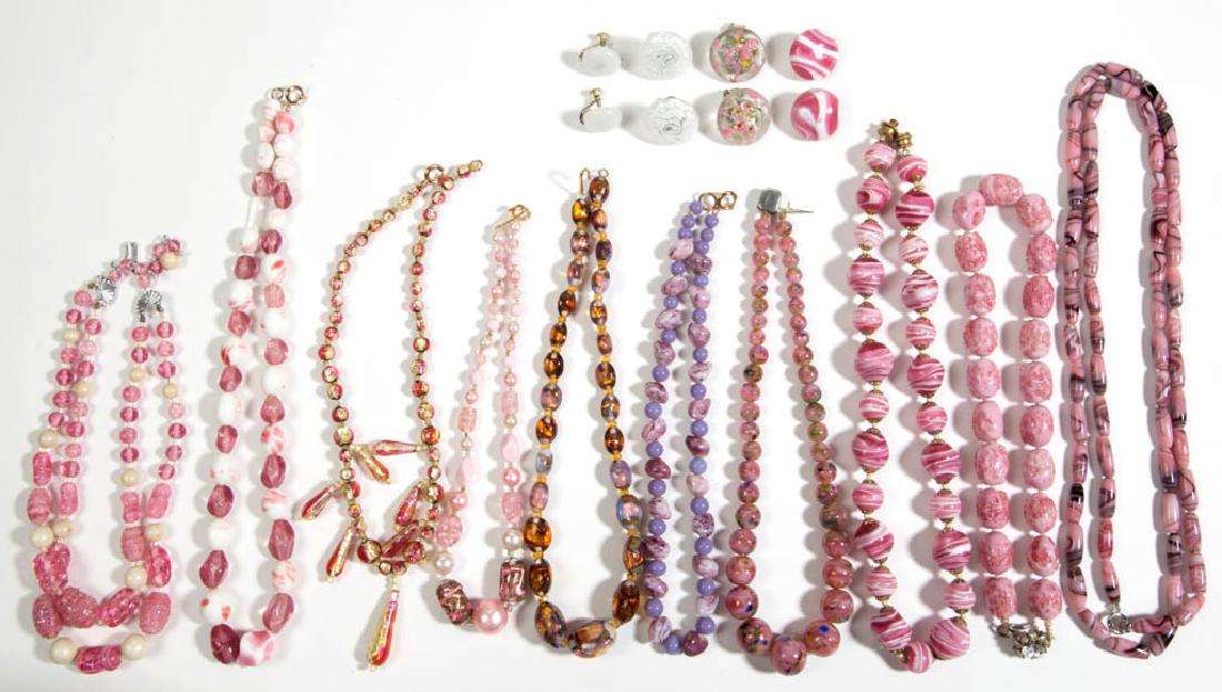 ASSORTED ANTIQUE / VINTAGE MOLDED GLASS BEAD COSTUME (1 of 4)