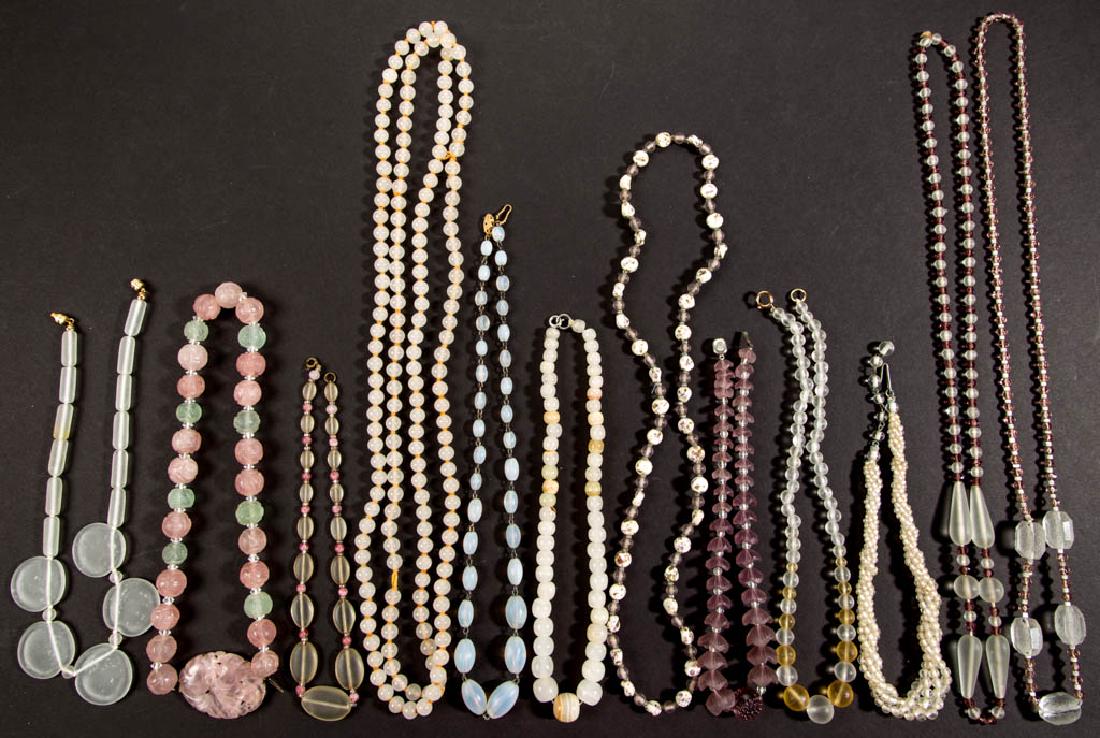 ASSORTED ANTIQUE / VINTAGE FACETED / MOLDED GLASS BEAD (1 of 3)