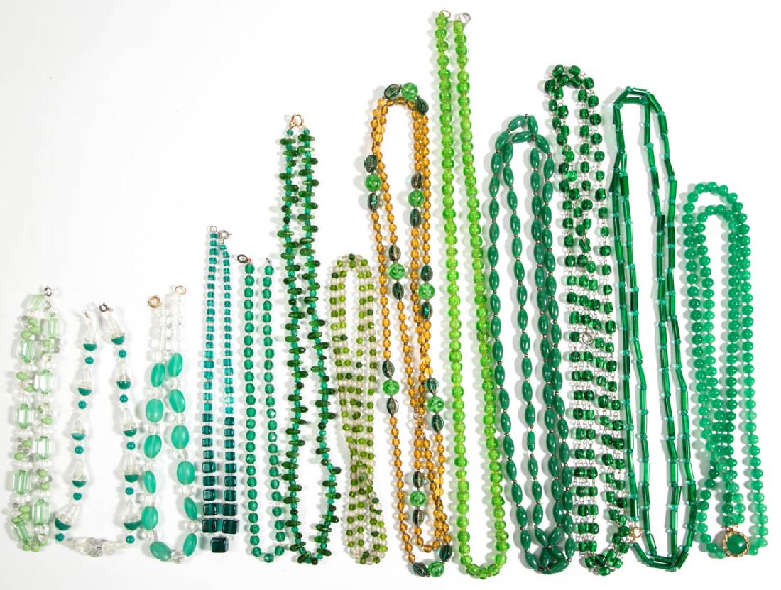 ASSORTED ANTIQUE / VINTAGE FACETED / MOLDED GLASS BEAD (1 of 3)