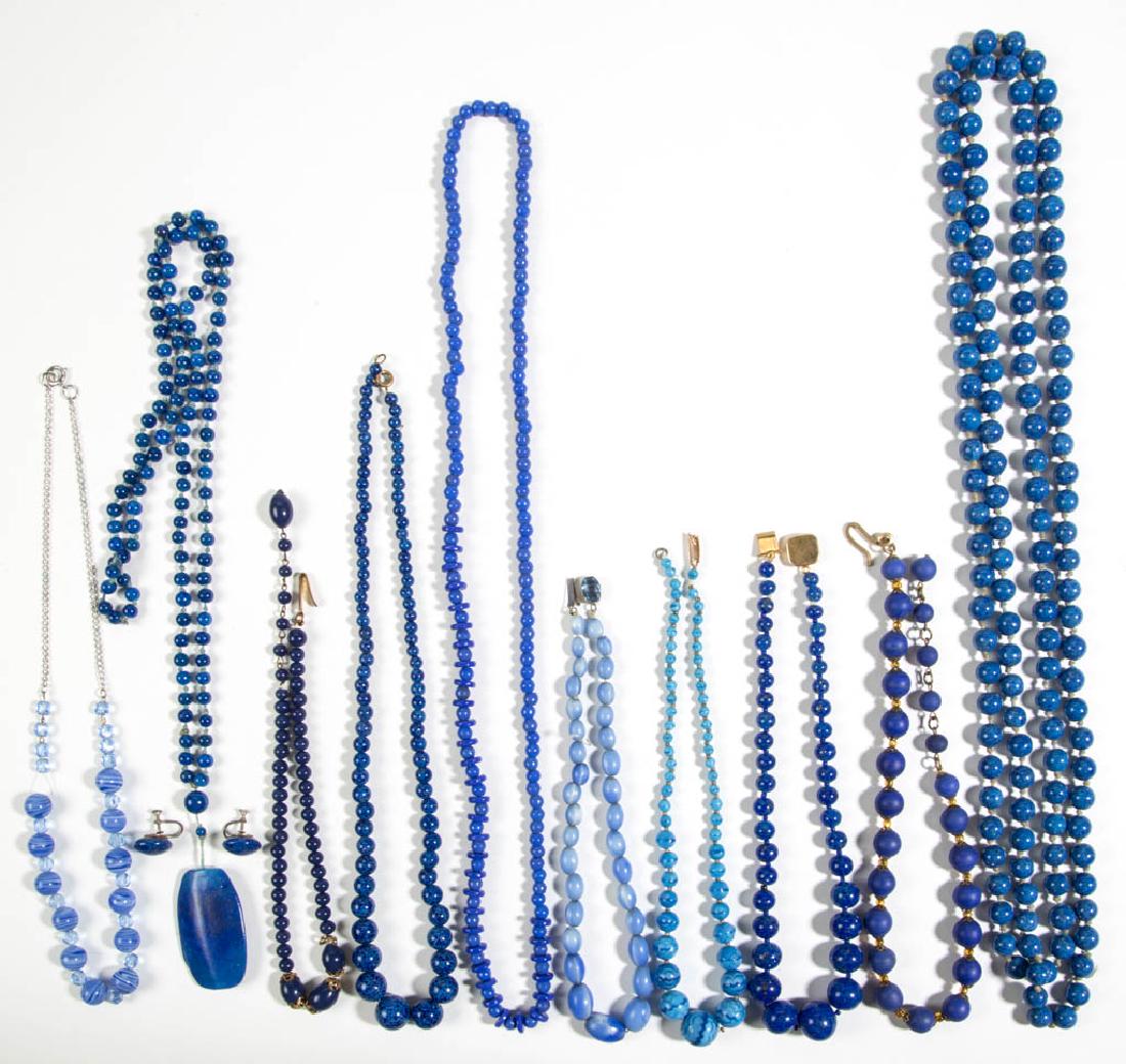 ASSORTED ANTIQUE / VINTAGE FACETED / MOLDED GLASS BEAD (1 of 3)