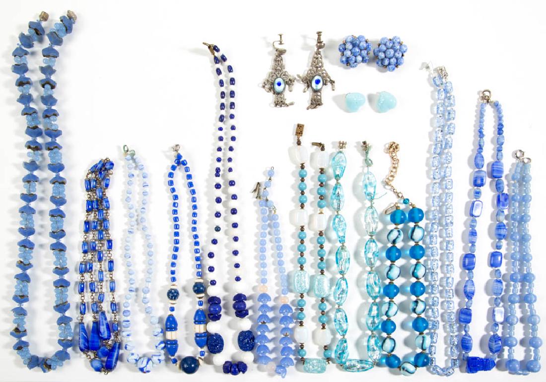 ASSORTED ANTIQUE / VINTAGE FACETED / MOLDED GLASS BEAD (1 of 4)