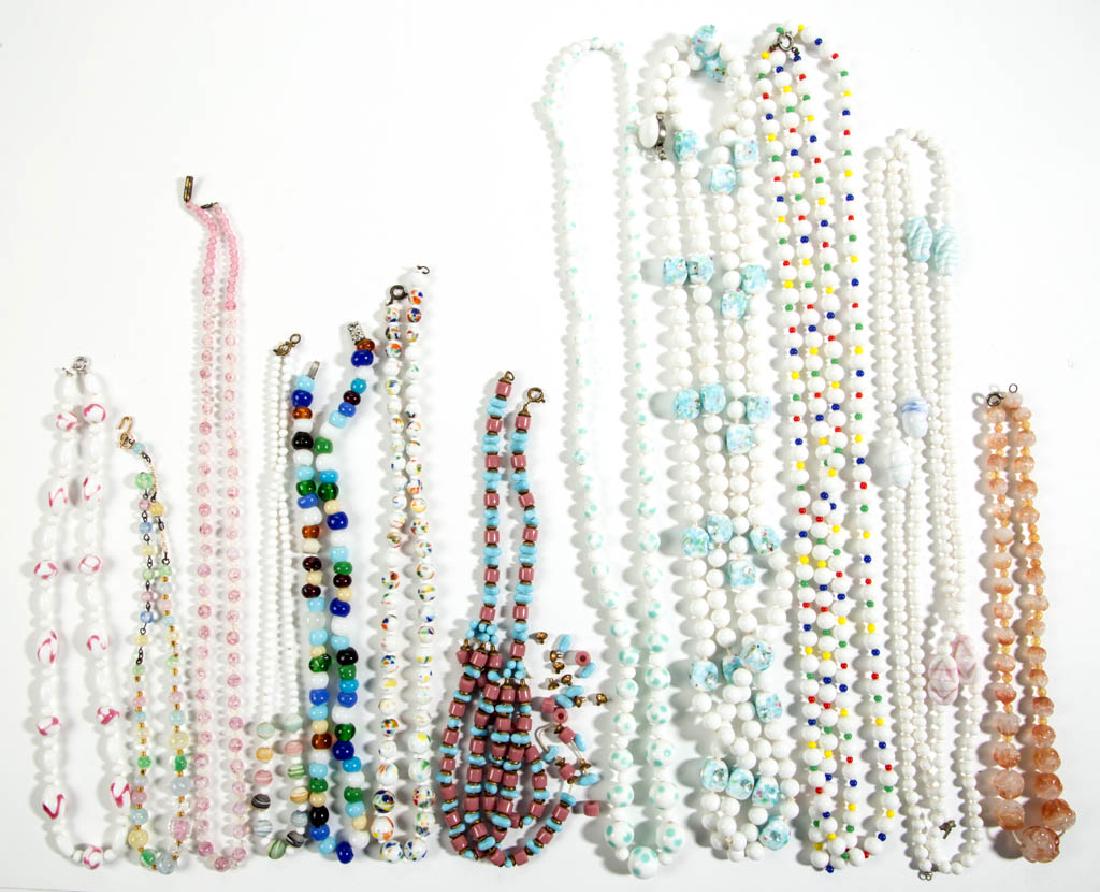 ASSORTED ANTIQUE / VINTAGE MOLDED GLASS BEAD COSTUME (1 of 3)