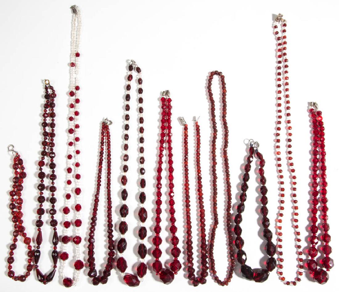 ASSORTED ANTIQUE / VINTAGE FACETED / MOLDED GLASS BEAD (1 of 3)