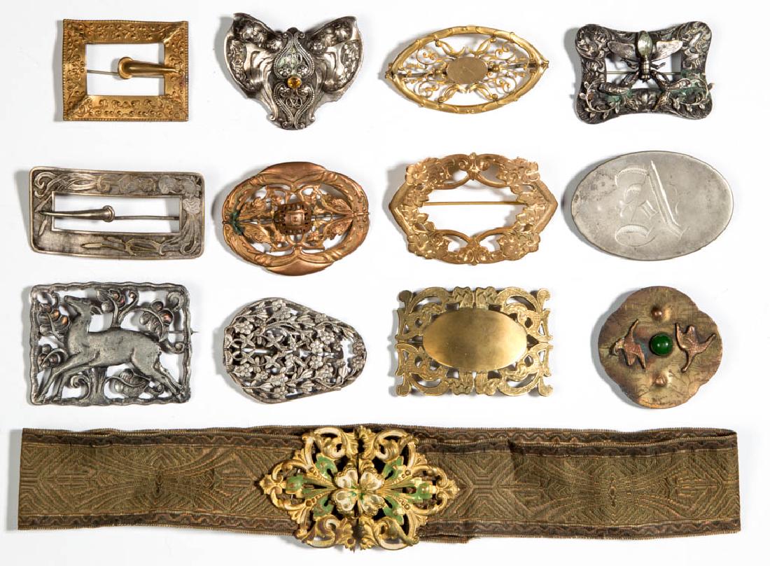 ASSORTED ANTIQUE / VINTAGE COSTUME JEWELRY AND (1 of 4)