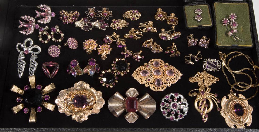 ASSORTED ANTIQUE / VINTAGE COSTUME JEWELRY, LOT OF 51 (1 of 3)