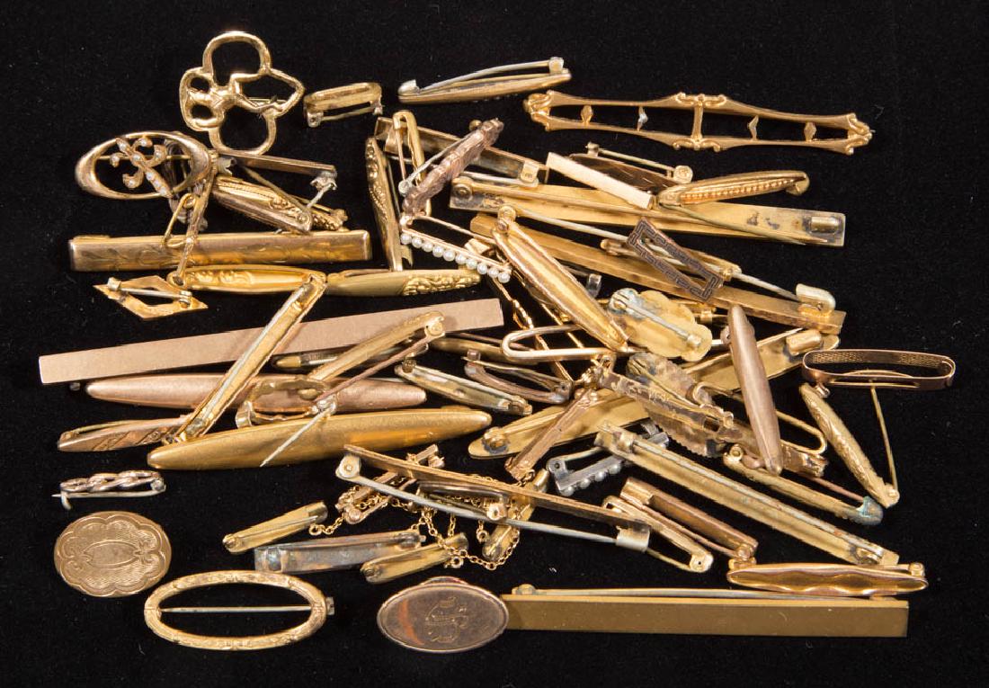 ASSORTED ANTIQUE / VINTAGE COSTUME JEWELRY BROOCHES / (1 of 1)