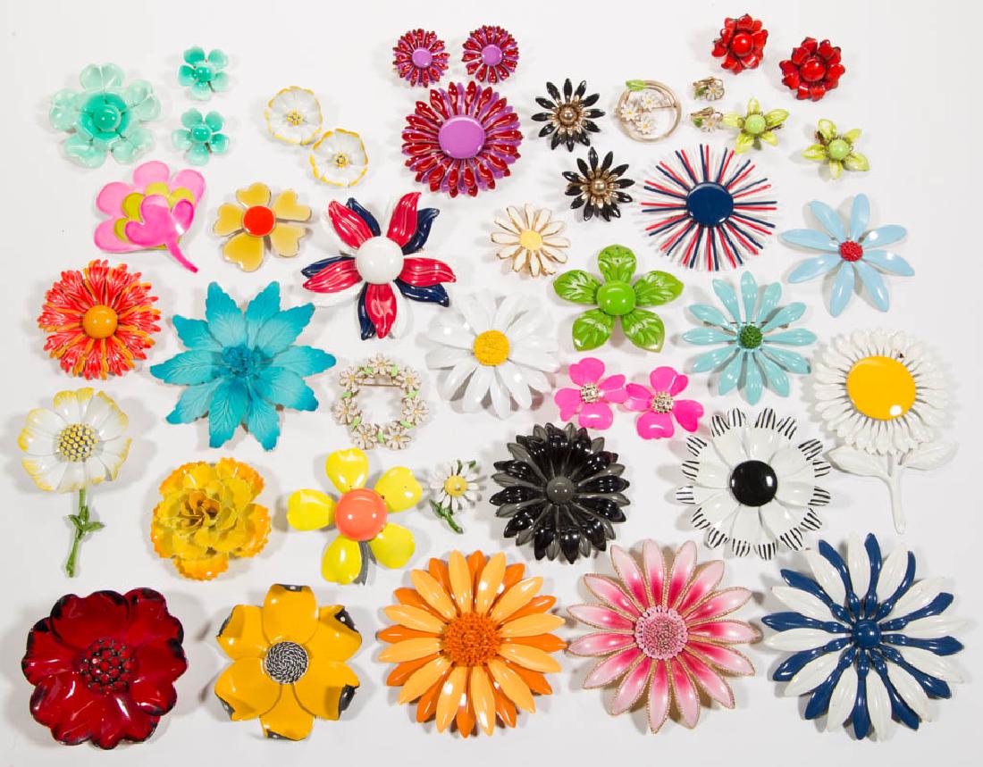 ASSORTED ANTIQUE / VINTAGE COSTUME JEWELRY, LOT OF 43 (1 of 1)