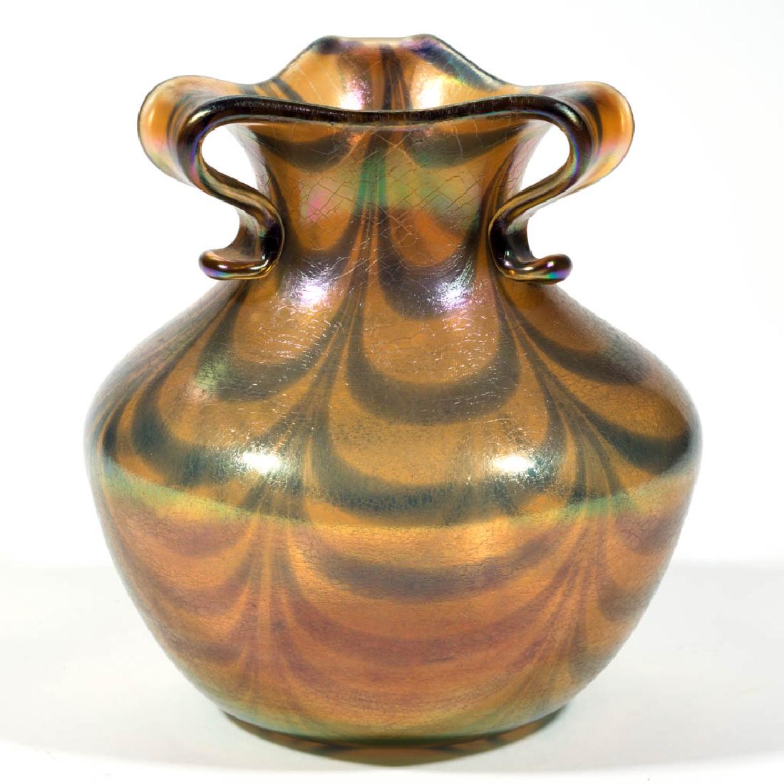 IMPERIAL FREE HAND LOOP ART GLASS VASE (1 of 3)