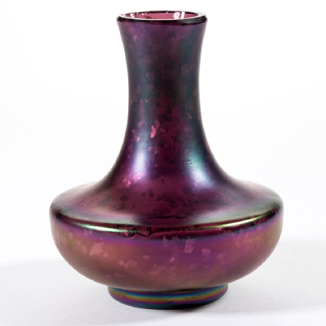 KRALIK ATTRIBUTED MICA ART GLASS VASE (1 of 2)