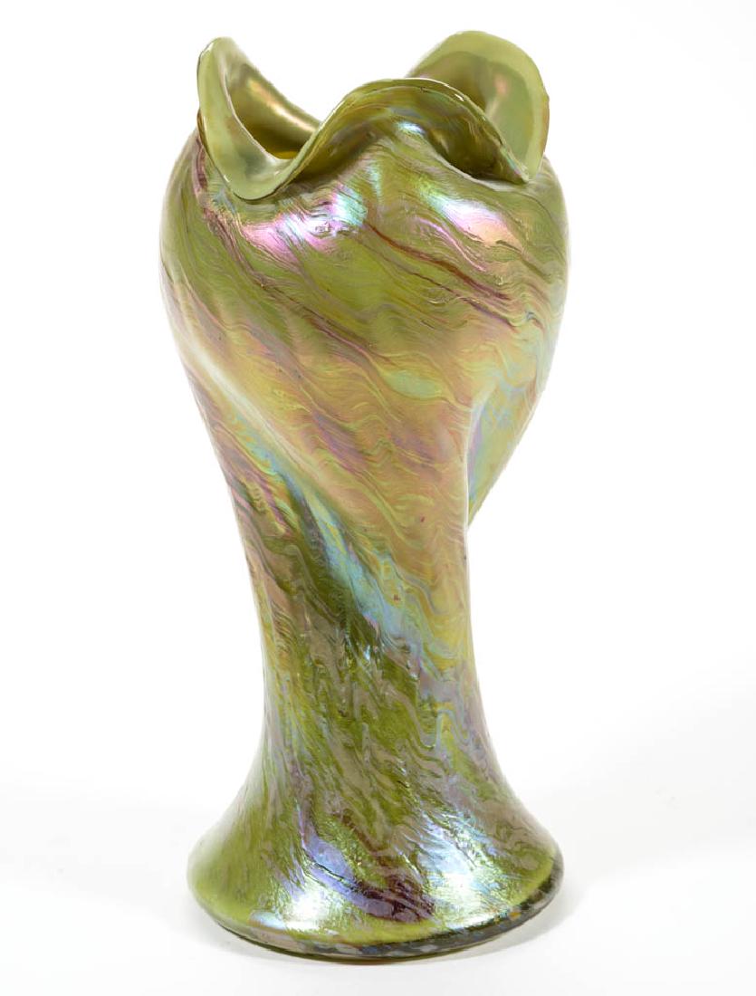 RINDSKOPF ATTRIBUTED STRIATED ART GLASS VASE: RINDSKOPF ATTRIBUTED STRIATED ART GLASS VASE, green cased colorless iridescent, pinched bulb form with a tooled rim, maroon and tan swirls, polished pontil mark. Bohemian. First quarter 20th century.