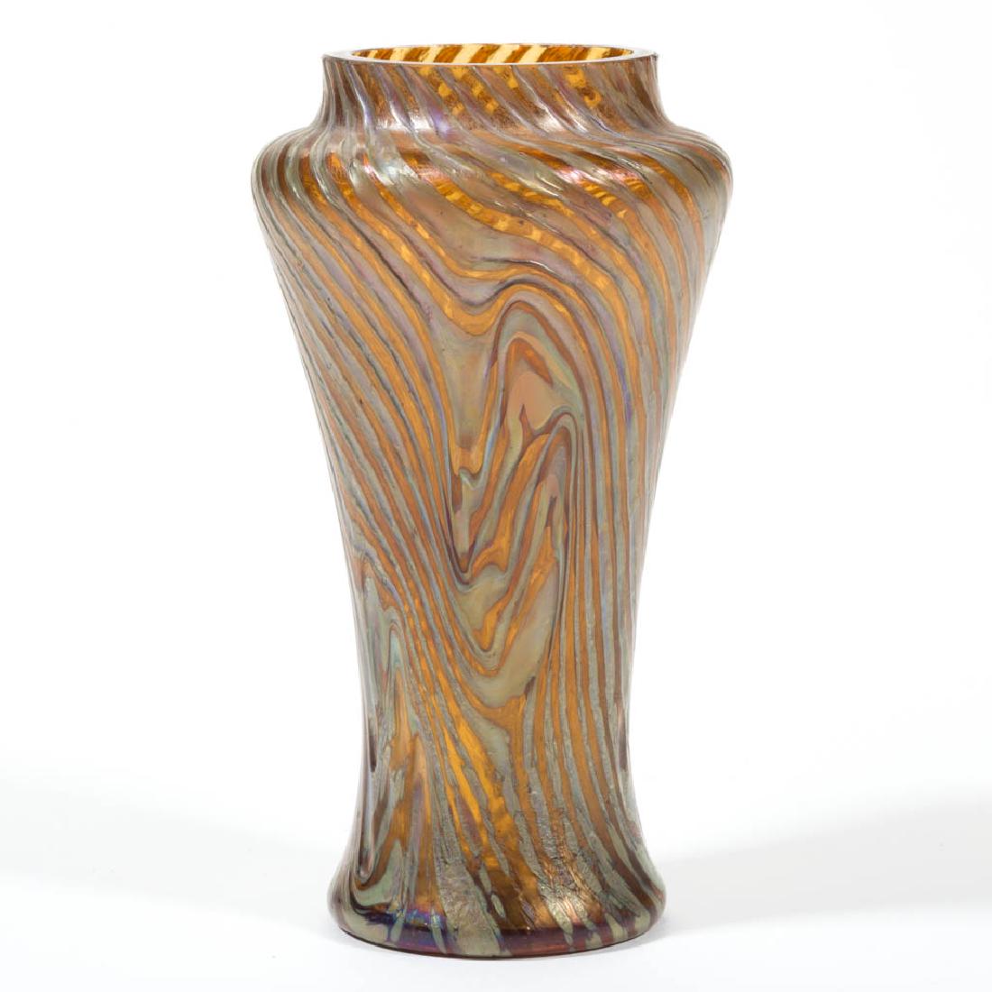 RINDSKOPF ATTRIBUTED CORRUGATED ART GLASS VASE (1 of 4)