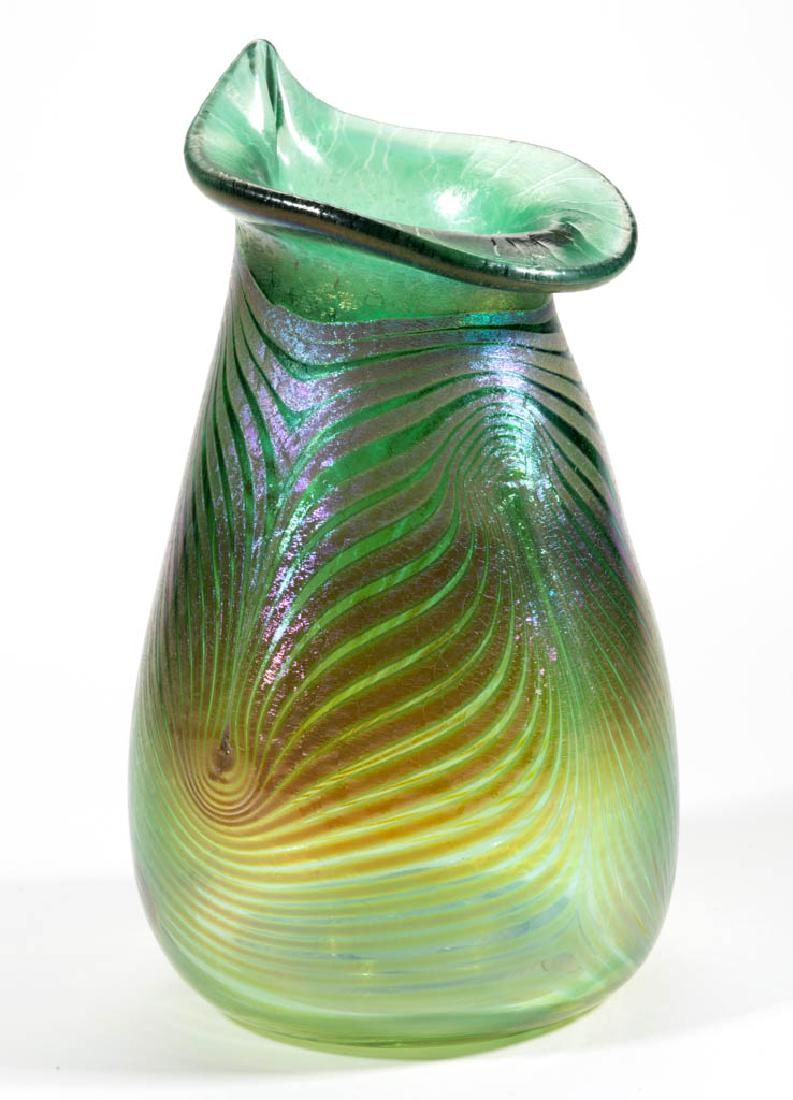 UNIDENTIFIED PULLED FEATHER STUDIO ART GLASS VASE (1 of 3)