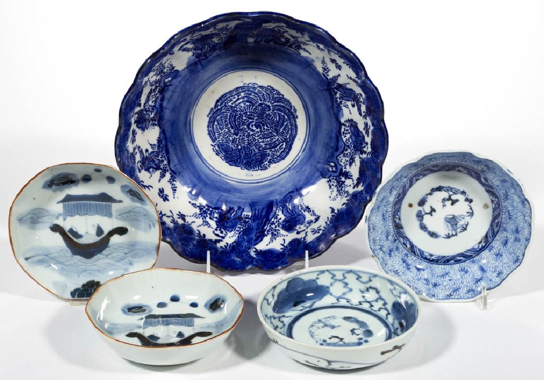 JAPANESE IMARI PORCELAIN ARTICLES, LOT OF FIVE (1 of 8)