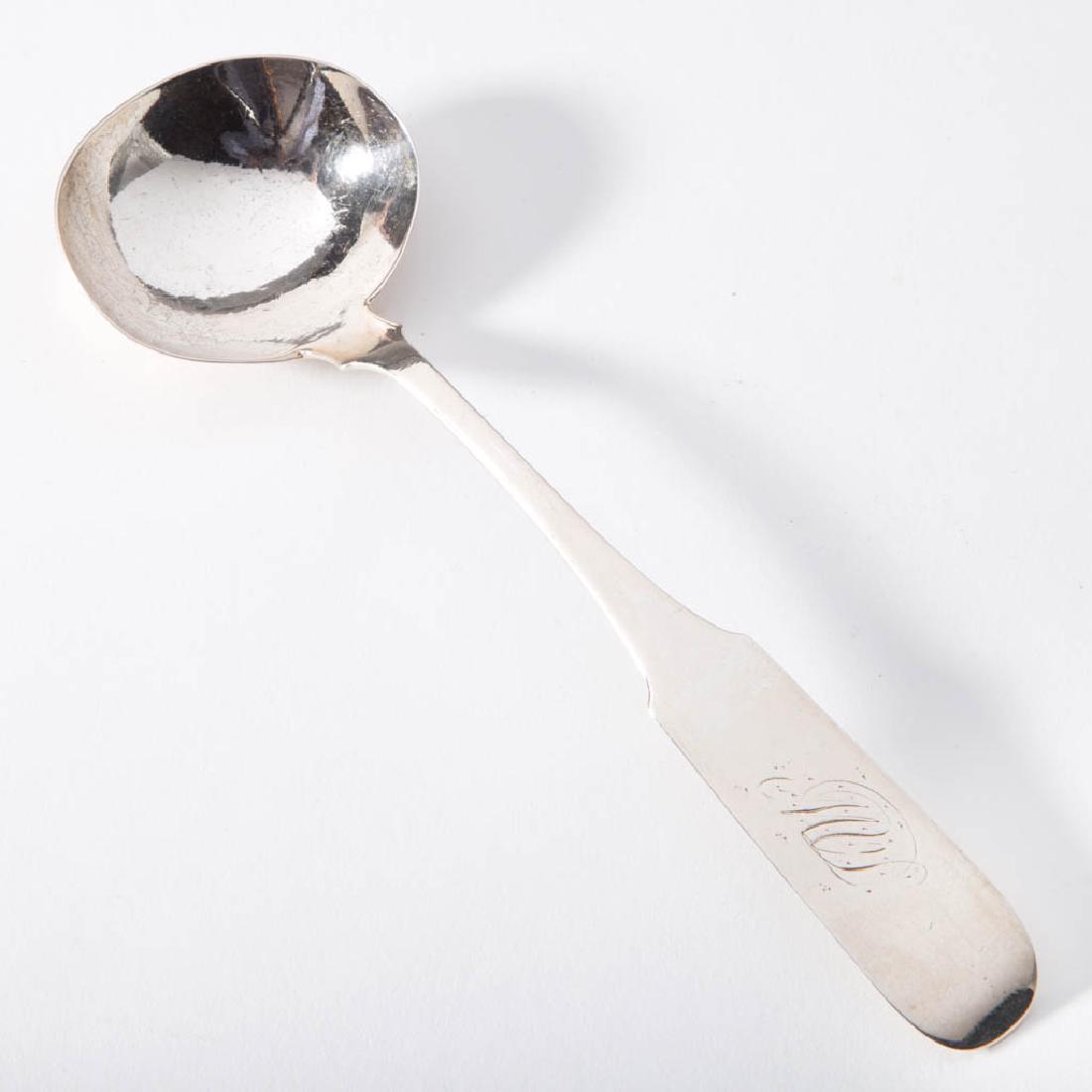 LOUISVILLE, KENTUCKY COIN SILVER SAUCE LADLE: LOUISVILLE, KENTUCKY COIN SILVER SAUCE LADLE, backward-tipped fiddle back handle with pointed shoulders, marked to the back "R.E. SMITH" for Richard Ewing Smith, Louisville, KY (active 1821-1849), wit