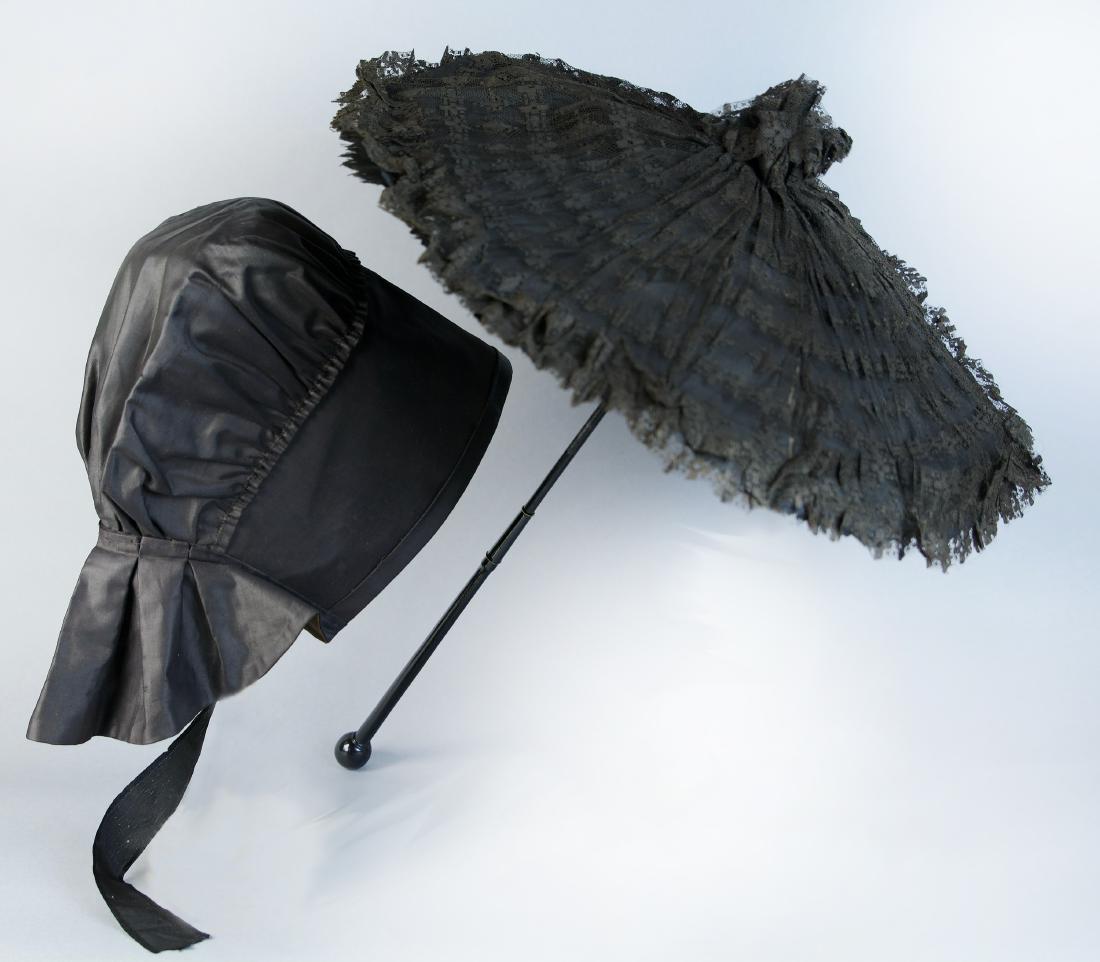 SILK LACE AND SATIN COACH PARASOL AND POLISHED COTTON (1 of 2)