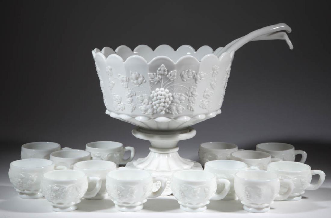 WESTMORELAND PANELLED GRAPE 18-PIECE PUNCH SET (1 of 1)
