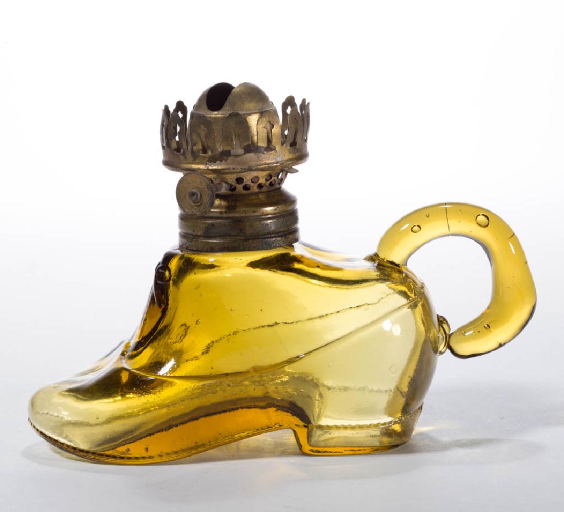 ATTERBURY FIGURAL SHOE KEROSENE FINGER LAMP (1 of 1)