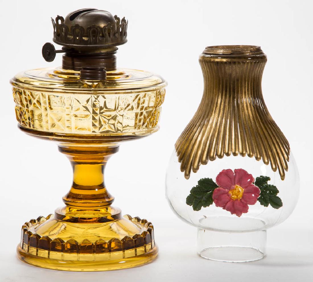 VALENCIA WAFFLE VARIANT KEROSENE SEWING STAND LAMP (1 of 1)