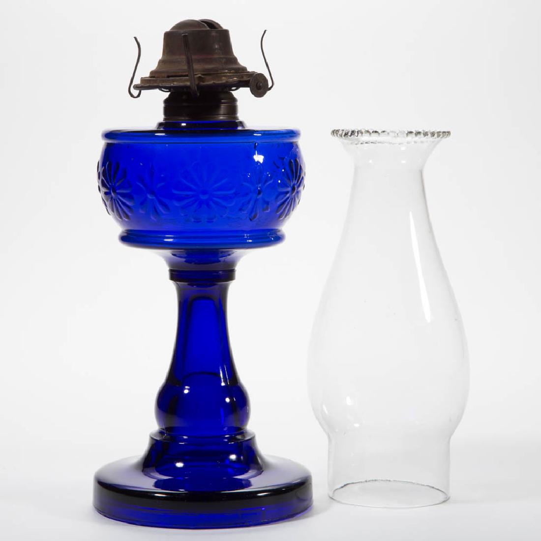 DAISY AND BOWKNOT KEROSENE STAND LAMP (1 of 1)