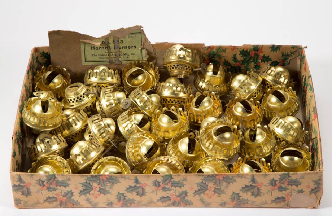 PLUME & ATWOOD HORNET KEROSENE SLIP BURNERS, LOT OF 34: PLUME & ATWOOD HORNET KEROSENE SLIP BURNERS, LOT OF 34, new old store stock, each marked on thumbwheel. Late 19th/early 20th century. 7/8" threads.New unused condition.Provenance: Property of Bill and