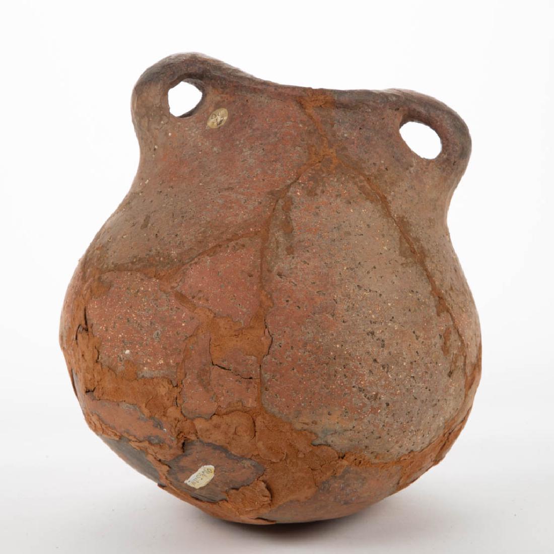 SOUTHEASTERN NATIVE AMERICAN POTTERY VESSEL (1 of 2)