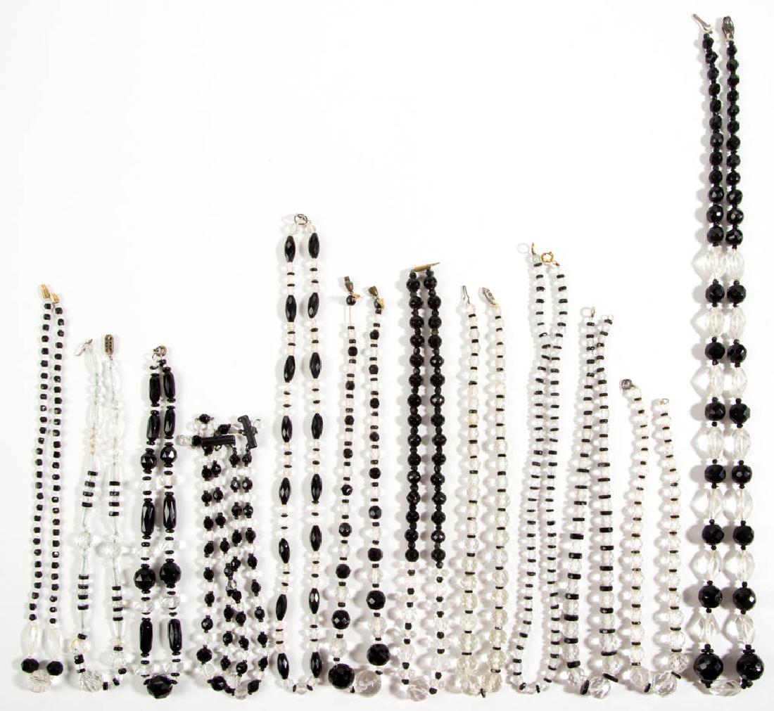 ASSORTED ANTIQUE / VINTAGE FACETED / MOLDED GLASS BEAD (1 of 3)