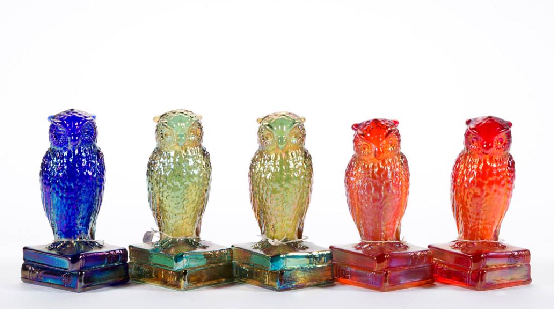 DEGENHART / CARNIVAL GLASS OWL FIGURES, LOT OF FIVE: DEGENHART / CARNIVAL GLASS OWL FIGURES, LOT OF FIVE, various Carnival colors, each signed by Robert Hansen on the underside. Each with Degenhart "D" mark. Crystal Art Glass Co., Cambridge, OH. Second