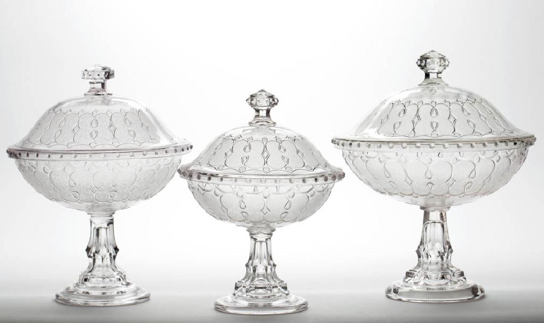 LOOP AND DART WITH ROUND ORNAMENT GRADUATED SET OF (1 of 1)