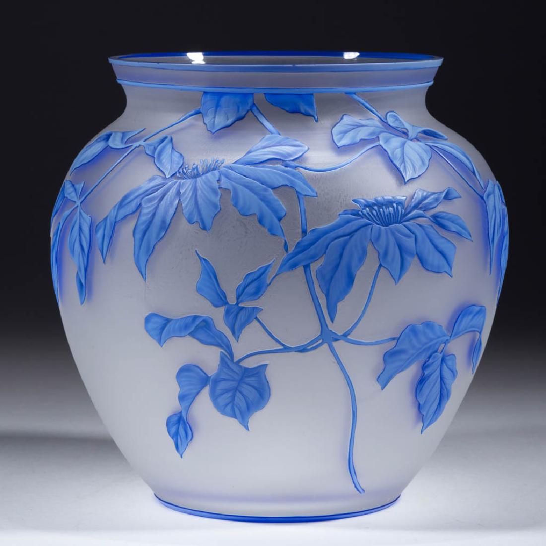 WEBB TRI-COLOR CAMEO ART GLASS VASE (1 of 6)