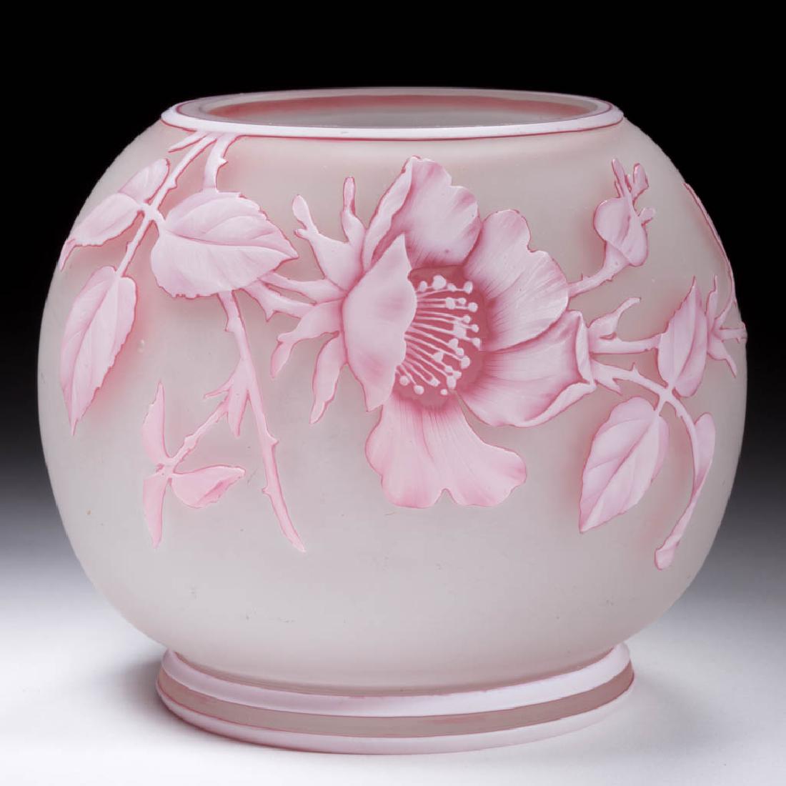 WEBB TRI-COLOR CAMEO ART GLASS VASE (1 of 4)