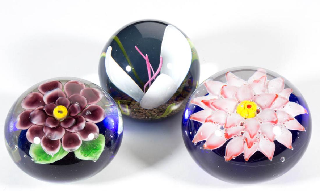 ASSORTED CONTEMPORARY LAMPWORK PAPERWEIGHTS, LOT OF (1 of 1)