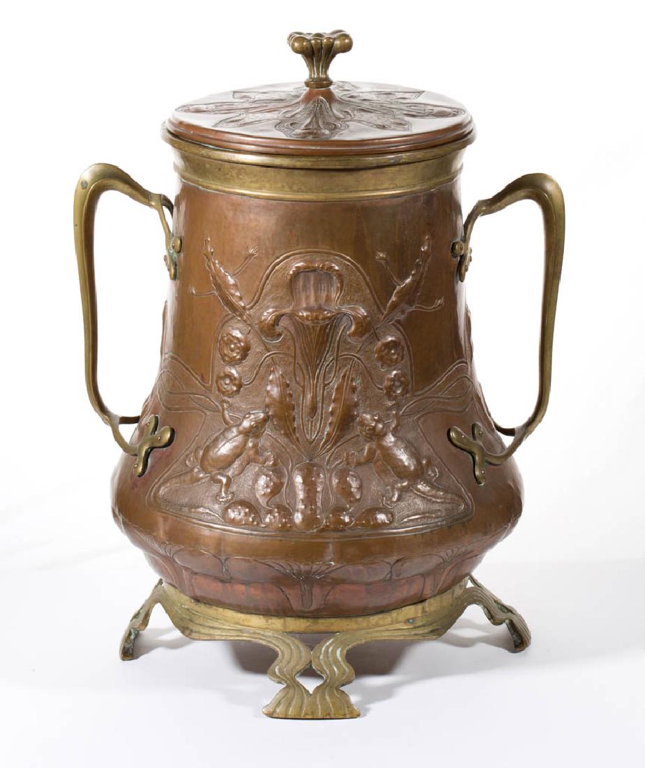 ENGLISH ARTS & CRAFT LARGE COPPER COAL HOD (1 of 2)