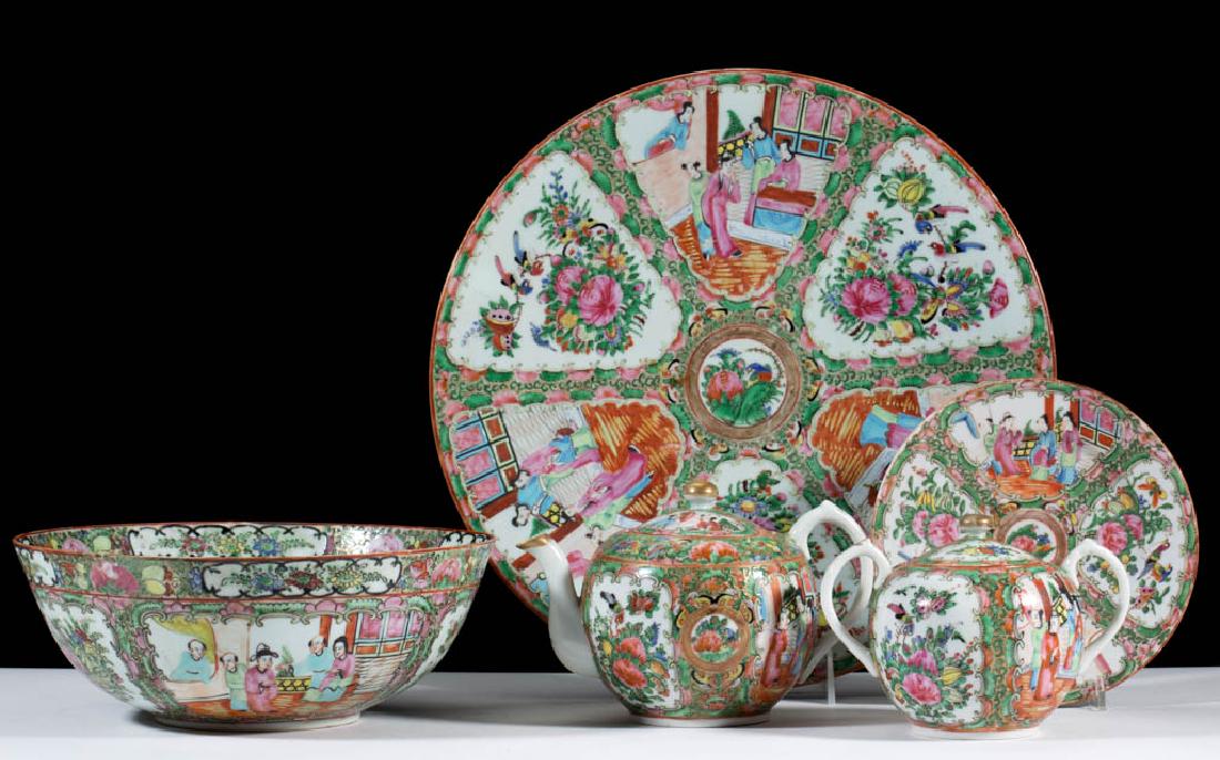 CHINESE EXPORT FAMILLE ROSE / ROSE MEDALLION PORCELAIN (1 of 1)