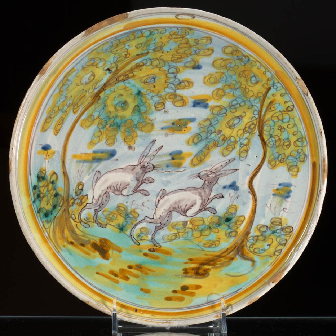 SPANISH TALAVERA FAIENCE / MAJOLICA FOOTED PLATE (1 of 3)