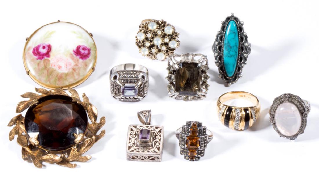 VINTAGE COSTUME JEWELRY ARTICLES, LOT OF TEN (1 of 1)