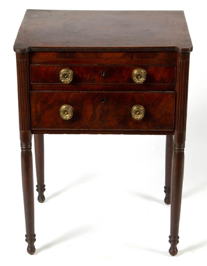 NEW YORK MAGHOGANY STAND TABLE (1 of 4)