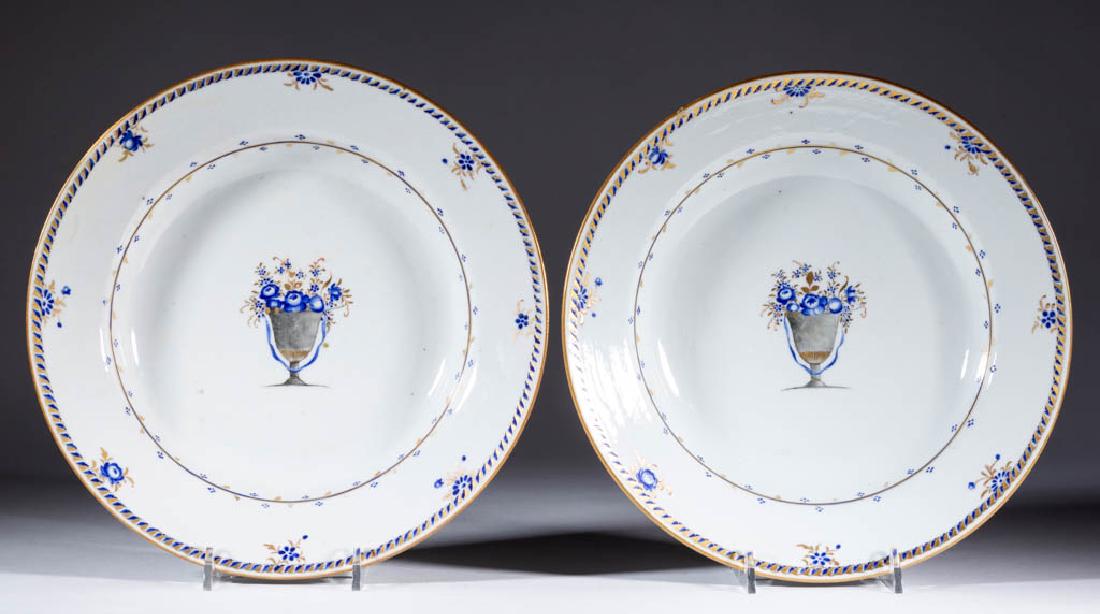 CHINESE EXPORT PORCELAIN BOWLS, SET OF TWO (1 of 1)