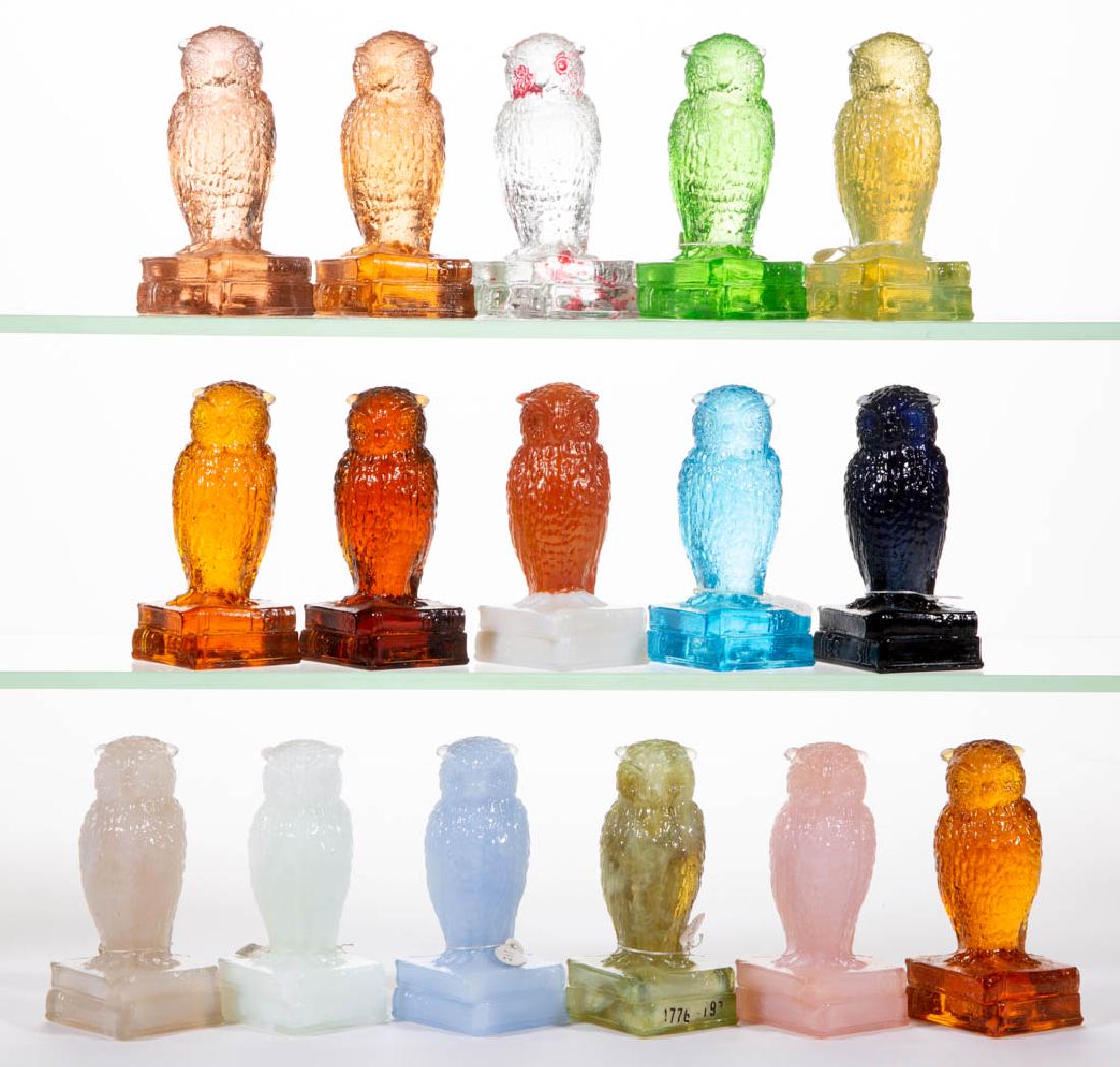 DEGENHART GLASS OWL FIGURES, LOT OF 16: DEGENHART GLASS OWL FIGURES, LOT OF 16, various colors, including fog and dark apple green. Each with Degenhart "D" mark. Crystal Art Glass Co., Cambridge, OH. Second half 20th century. 3 5/8" H.Undam