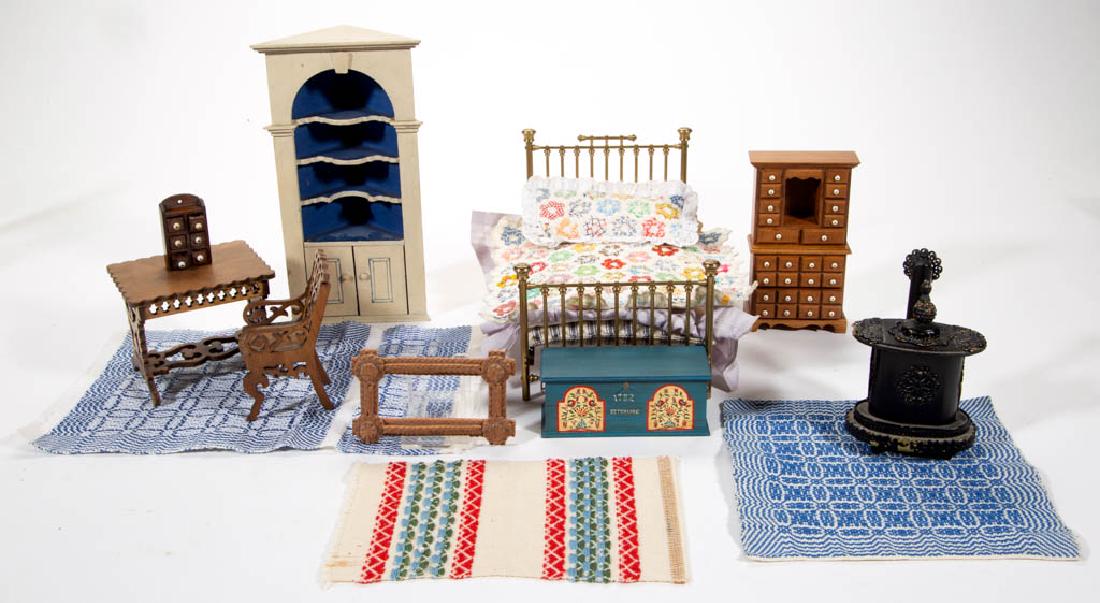 ASSORTED DOLLHOUSE / MINIATURE FURNITURE AND: ASSORTED DOLLHOUSE / MINIATURE FURNITURE AND ACCESSORIES, LOT OF 13, including a brass bed with bedding including quilt, a painted corner cupboard, a wood stove, a painted blanket chest, and two overs