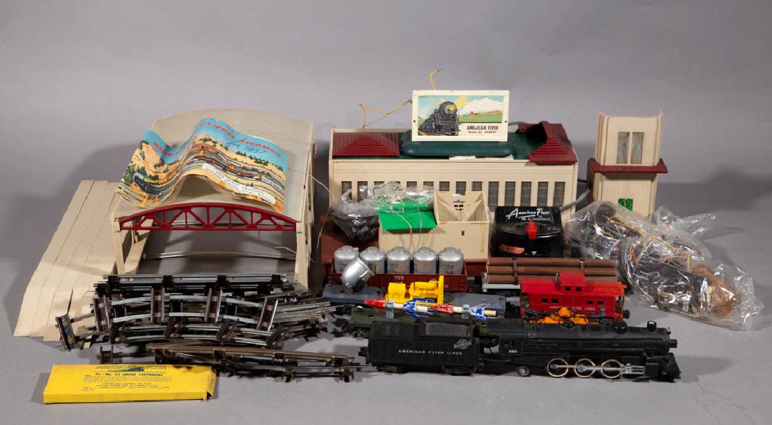 VINTAGE AMERICAN FLYER BY GILBERT TRAIN SET
