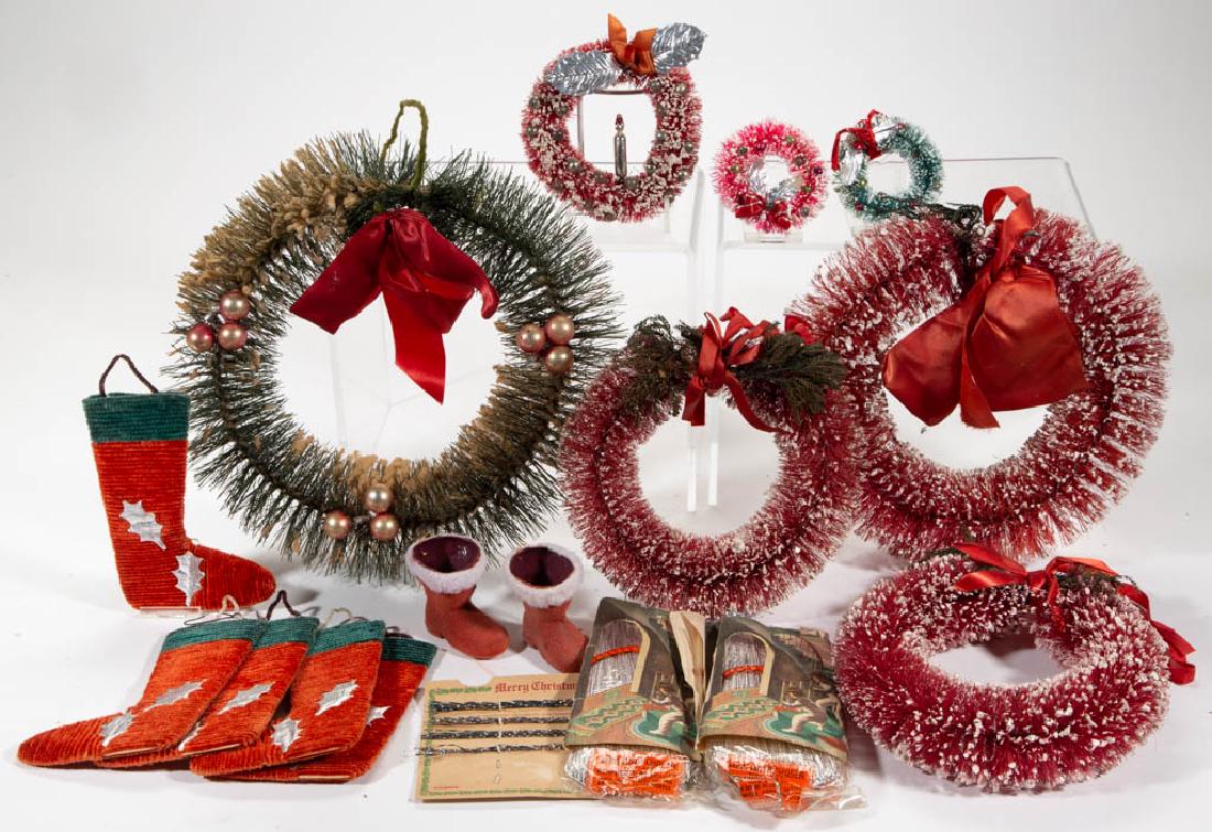 ASSORTED VINTAGE CHRISTMAS / HOLIDAY DECORATIONS, LOT: ASSORTED VINTAGE CHRISTMAS / HOLIDAY DECORATIONS, LOT OF 18, comprising seven wreaths in various sizes and colors, five pipe cleaner stocking ornaments, two boot ornaments, three "Miss Moth Chaser" do