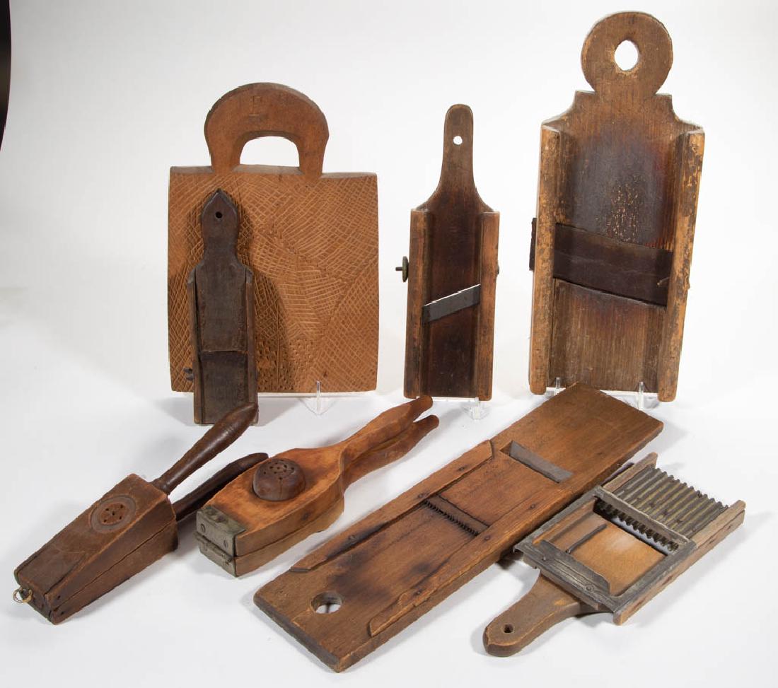 ASSORTED WOODEN DOMESTIC AND KITCHEN ARTICLES, LOT OF: ASSORTED WOODEN DOMESTIC AND KITCHEN ARTICLES, LOT OF EIGHT, comprising five slaw graters, two lemon juicers/squeezers, and a carved cutting board with double-sided stylized leaf pattern. Late 19th/fi
