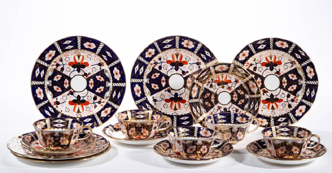 ROYAL CROWN DERBY PORCELAIN "TRADITIONAL IMARI" PARTIAL: ROYAL CROWN DERBY PORCELAIN "TRADITIONAL IMARI" PARTIAL PLATE SETTING, LOT OF 15, comprising five cup and saucer sets and five plates, each having matching beautiful hand-painted Imari-style floral pa