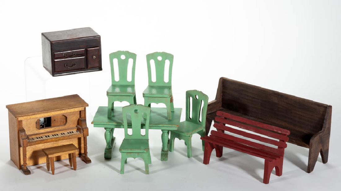 ASSORTED WOODEN DOLLHOUSE / MINIATURE FURNITURE, LOT OF (1 of 1)