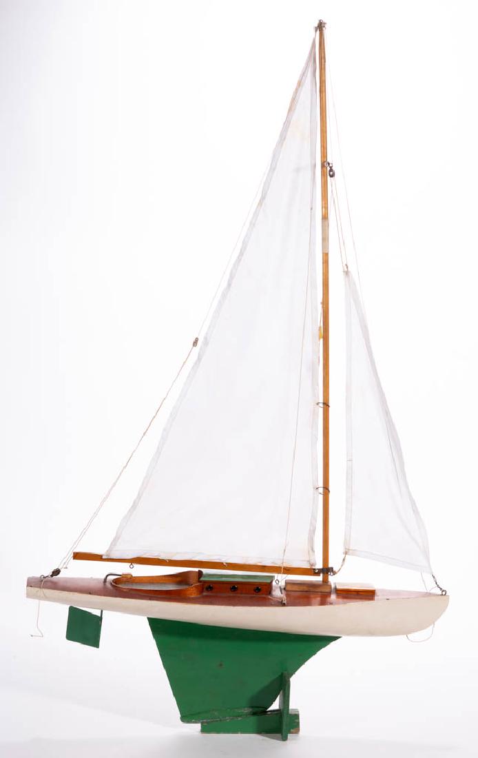 AMERICAN PAINTED AND CARVED WOOD POND / SAILBOAT MODEL: AMERICAN PAINTED AND CARVED WOOD POND / SAILBOAT MODEL, made from a model kit by "TILLICUM / A MILTON BRADLEY PRODUCT, with nylon sails, retains and old white- and green-painted surface. First half 20